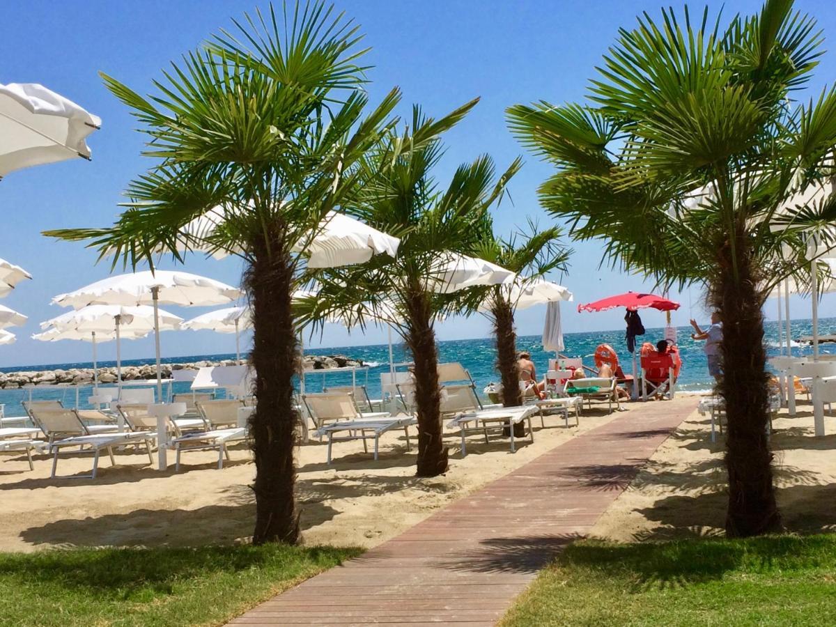 Bajamar Beach Hotel Formia Exterior photo